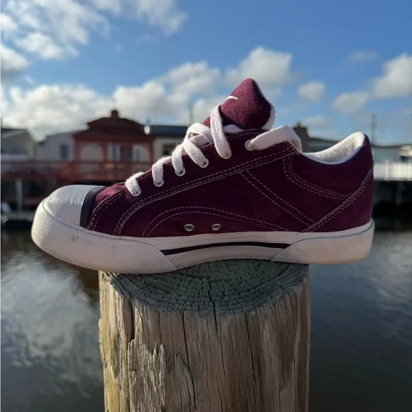 Nike Purple and White Classic Sneakers - Picture 3 of 11